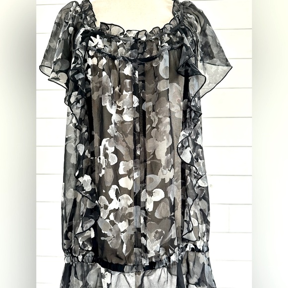 EXPRESS FLORAL RUFFLE TOP. SIZE LARGE - Picture 3 of 6